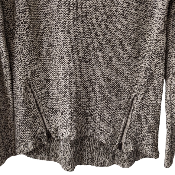 𝅺quinn Scoop Neck Grey Pullover Zipper Accent Sweater size large - Picture 3 of 6